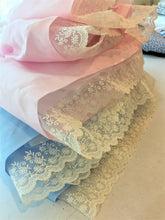 Cargar imagen en el visor de la galería, Vestidos de Ceremonia y pajes