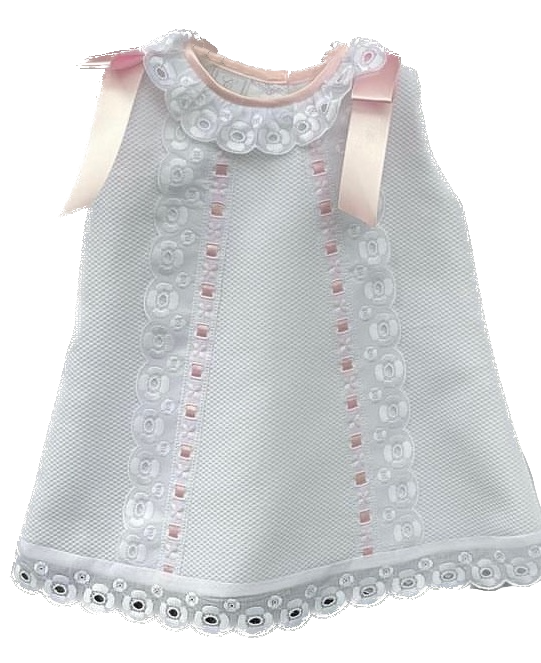 Vestidito piqué Español color blanco con listón rosa